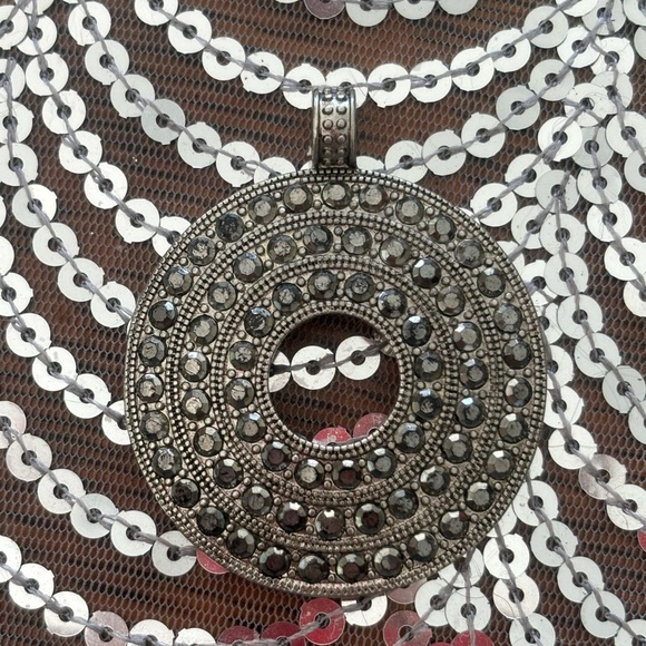 Elegant Silver-Tone Circular Pendant - Picture 3 of 6